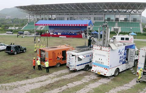 军地联合抗洪演练陆空八机位直播